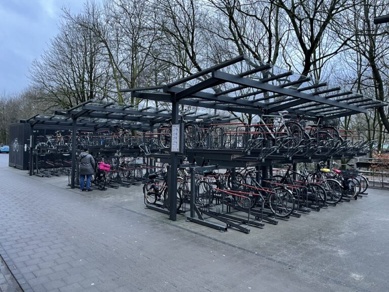 Stadt Neuss plant moderne Fahrrad-Garage am Bahnhof
